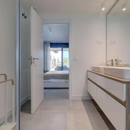 Luxury Located In On The Golden Mile Apartment