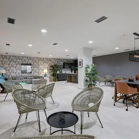 Apartment Luxury Located In On The Golden Mile Estepona