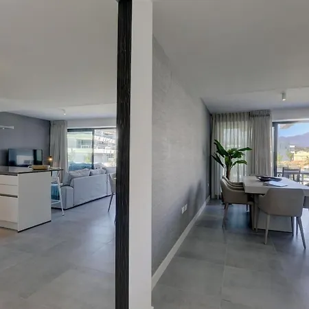 Luxury Located In On The Golden Mile Apartment