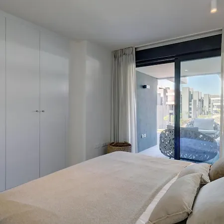 Apartment Luxury Located In On The Golden Mile *