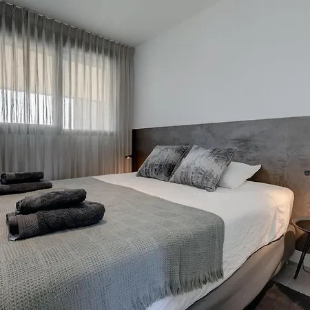 Apartment Luxury Located In On The Golden Mile