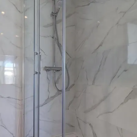 Apartment Luxury Located In On The Golden Mile
